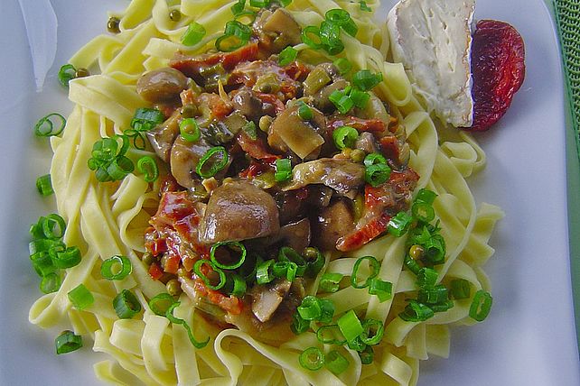 Tagliatelle mit Pilzen und Pfefferbrie von sweet-maja| Chefkoch