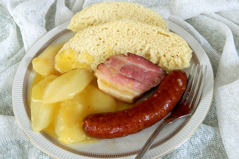 Birnen mit Speck und Hefekloß