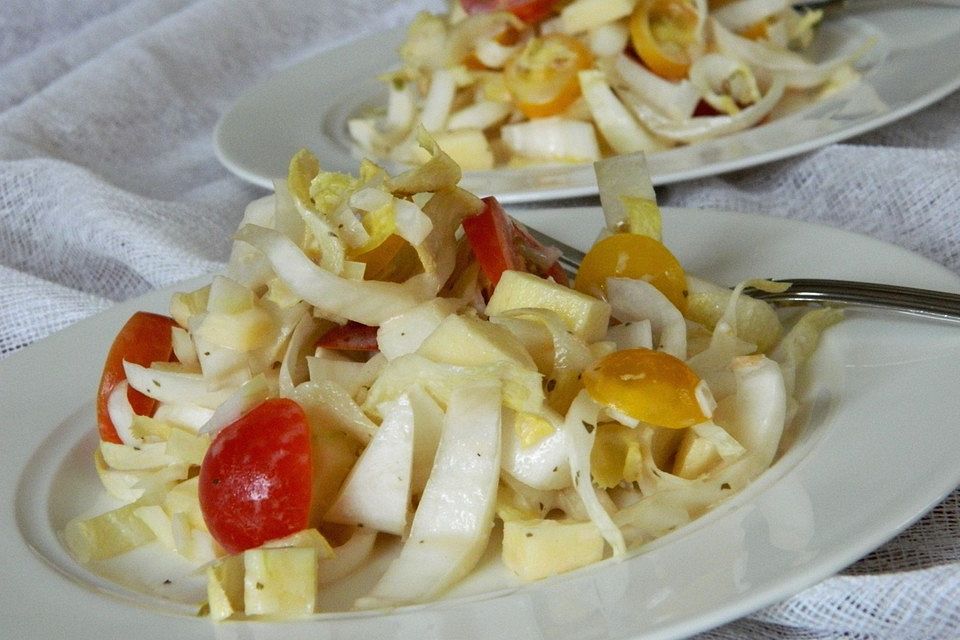 Chicoree - Salat mit Kräuterfrischkäse - Dressing