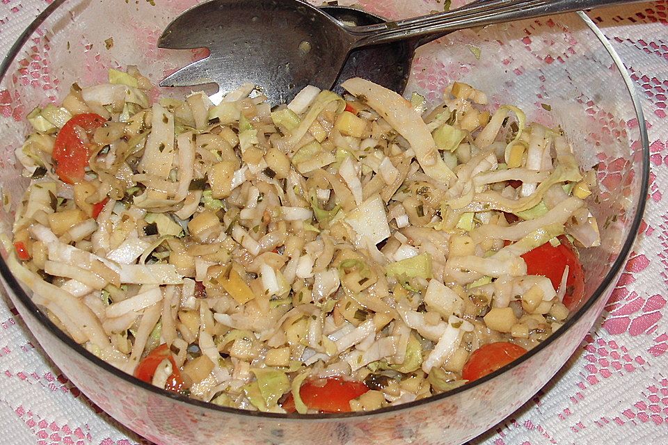 Chicoree - Salat mit Kräuterfrischkäse - Dressing