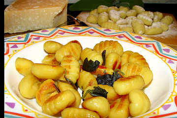 Selbstgemachte Gnocchi in Salbei-Butter