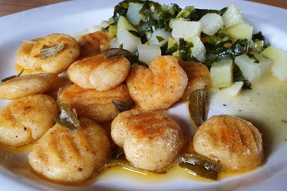 Selbstgemachte Gnocchi in Salbei-Butter