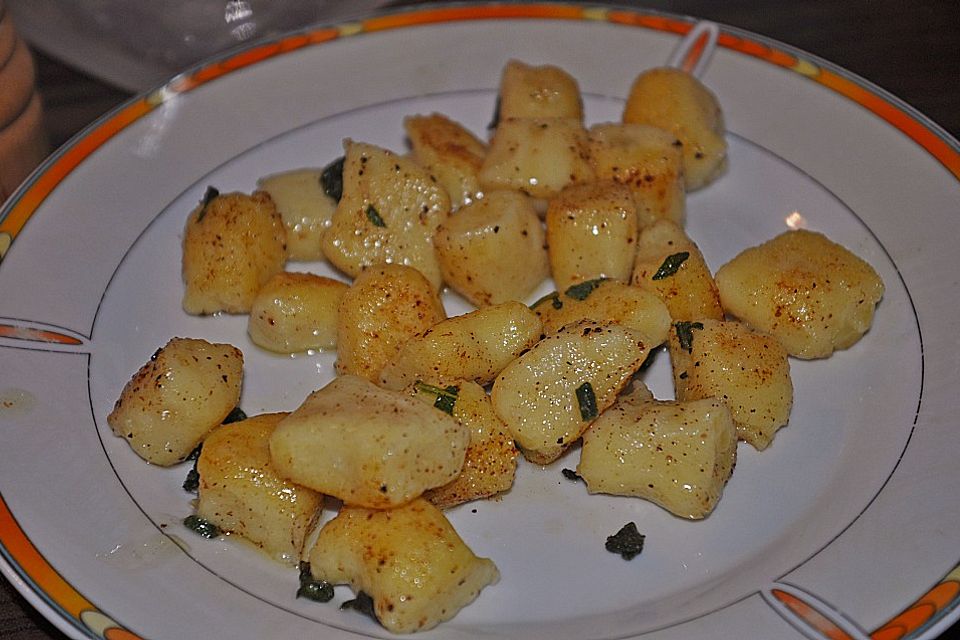 Selbstgemachte Gnocchi in Salbei-Butter