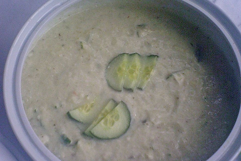 Ziegenkäse-Gurken Suppe