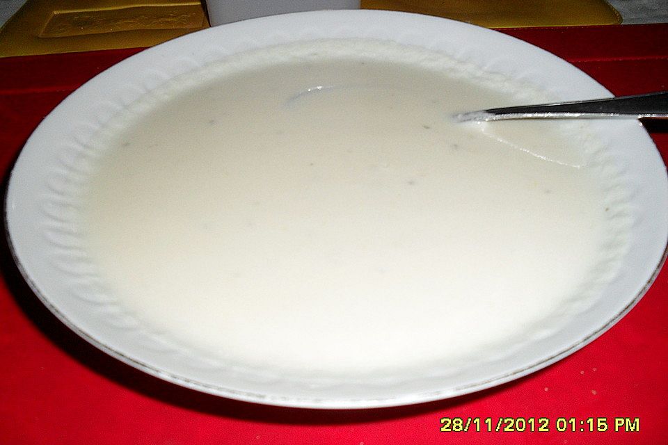 Ziegenkäse-Gurken Suppe