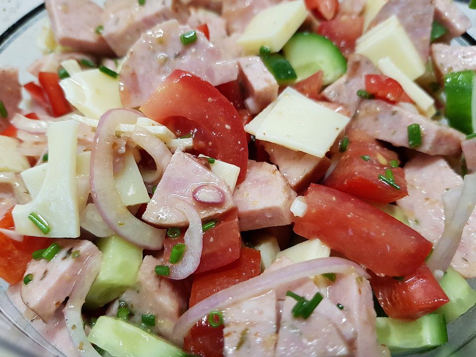 Wurstsalat mit Salatgurke und Käse von lisissi| Chefkoch
