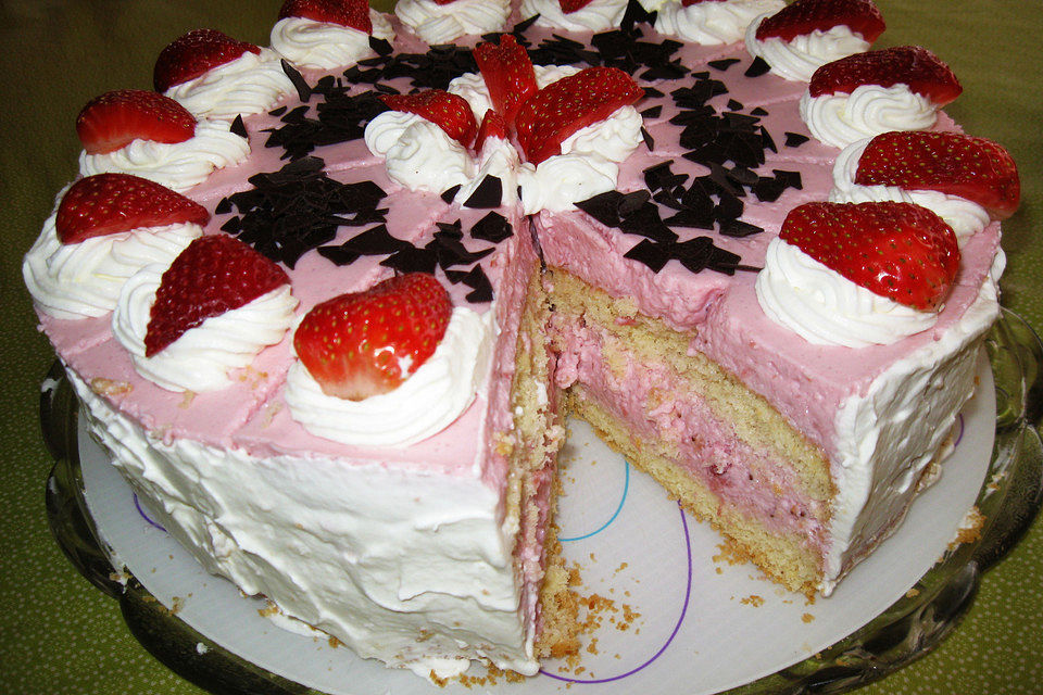 Erdbeerkuchen mit Quark und Sahne