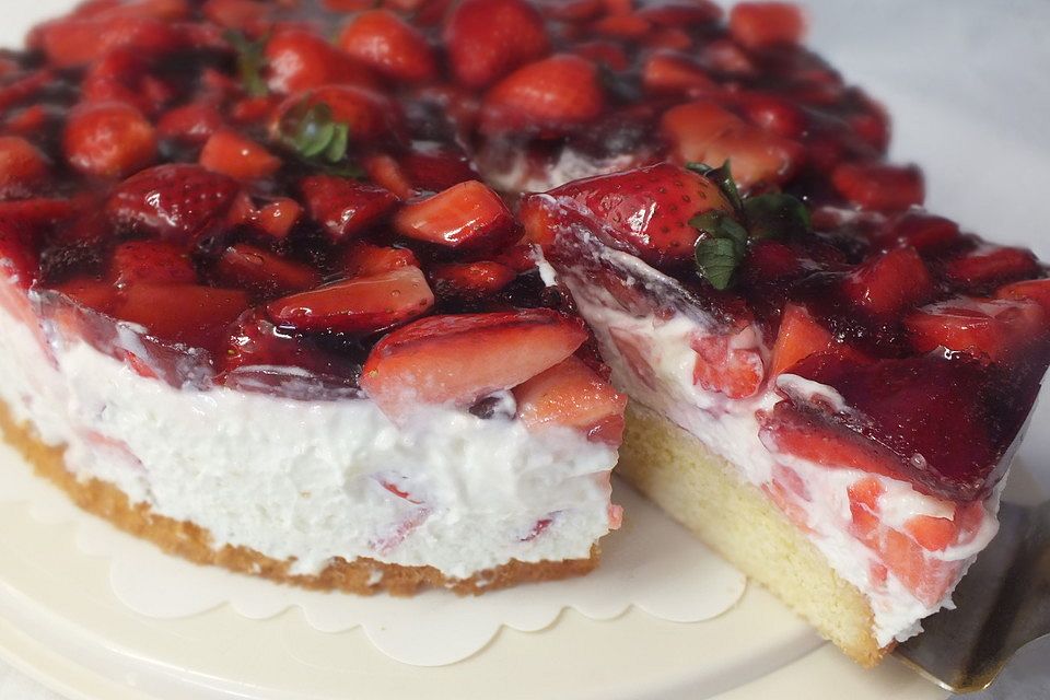 Erdbeerkuchen mit Quark und Sahne