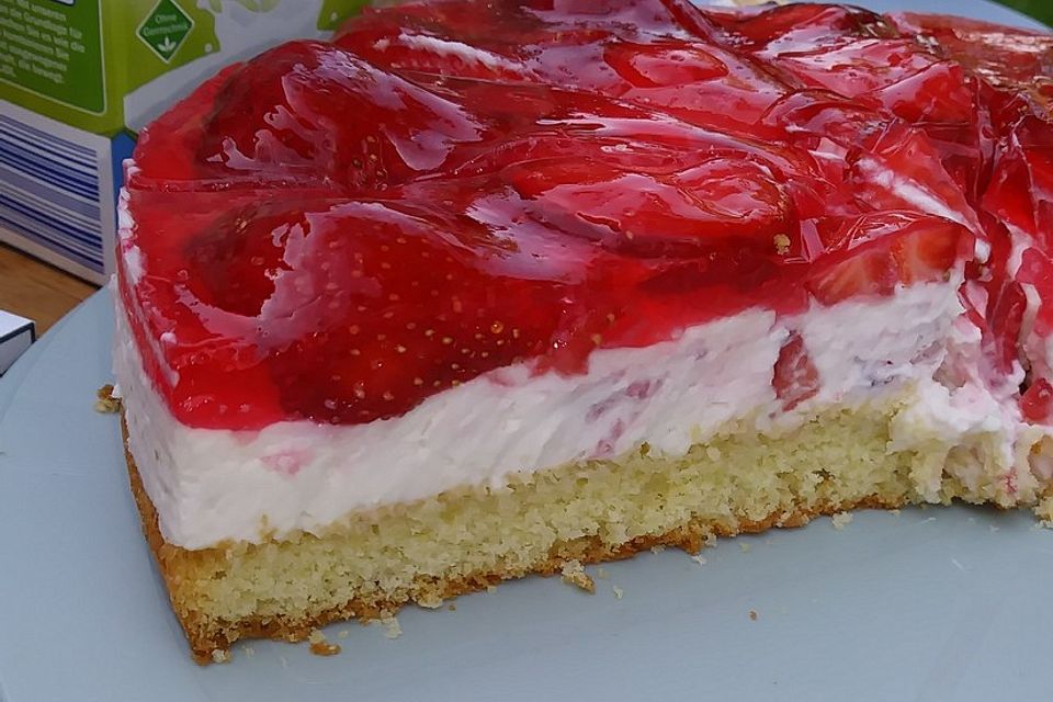 Erdbeerkuchen mit Quark und Sahne