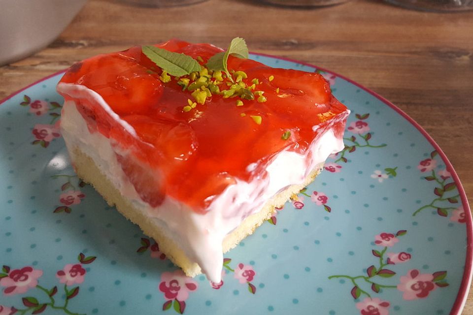 Erdbeerkuchen mit Quark und Sahne