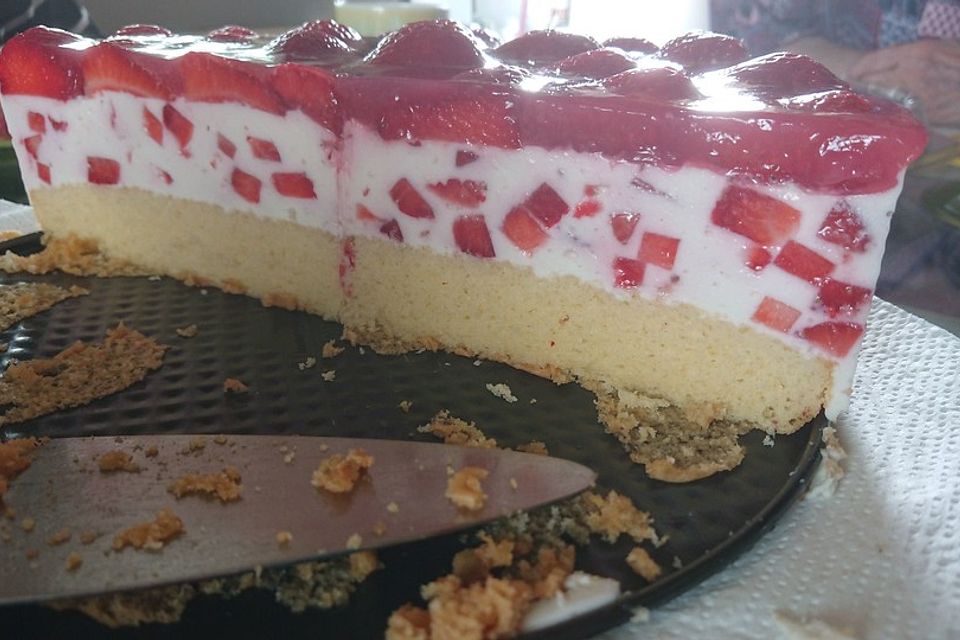 Erdbeerkuchen mit Quark und Sahne