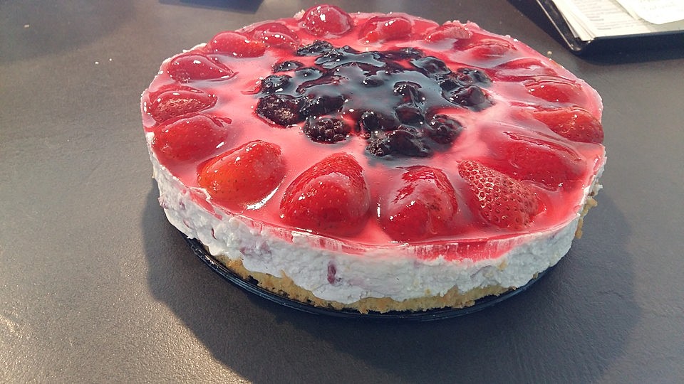 Erdbeerkuchen mit Quark und Sahne von DieHummel1966
