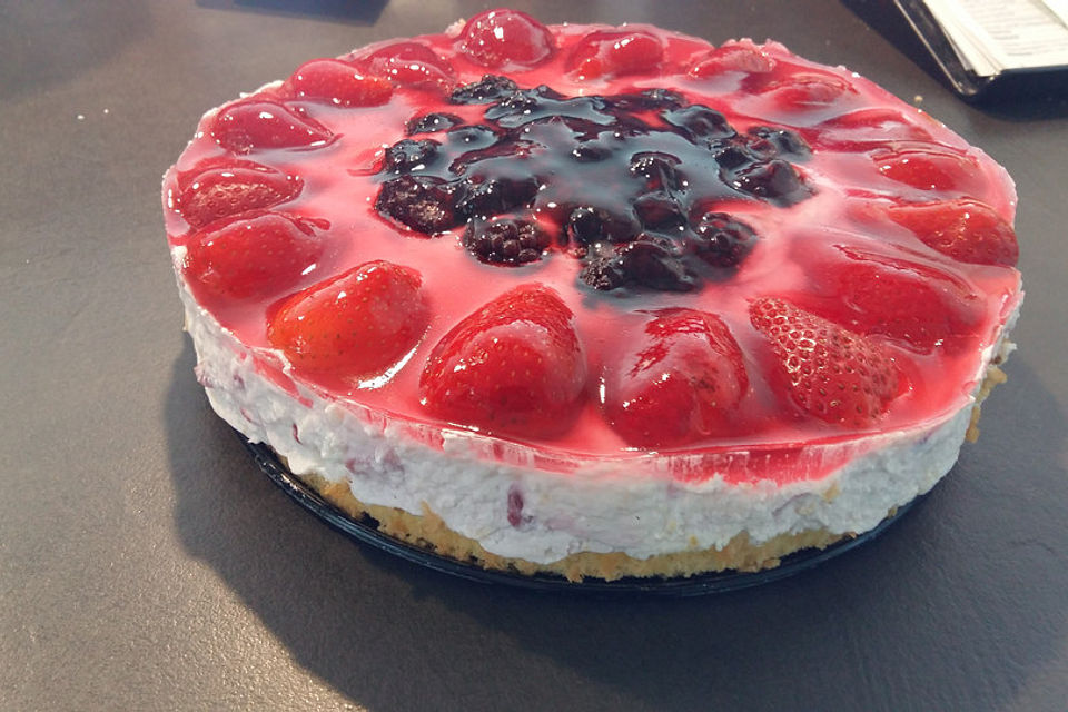 Erdbeerkuchen mit Quark und Sahne