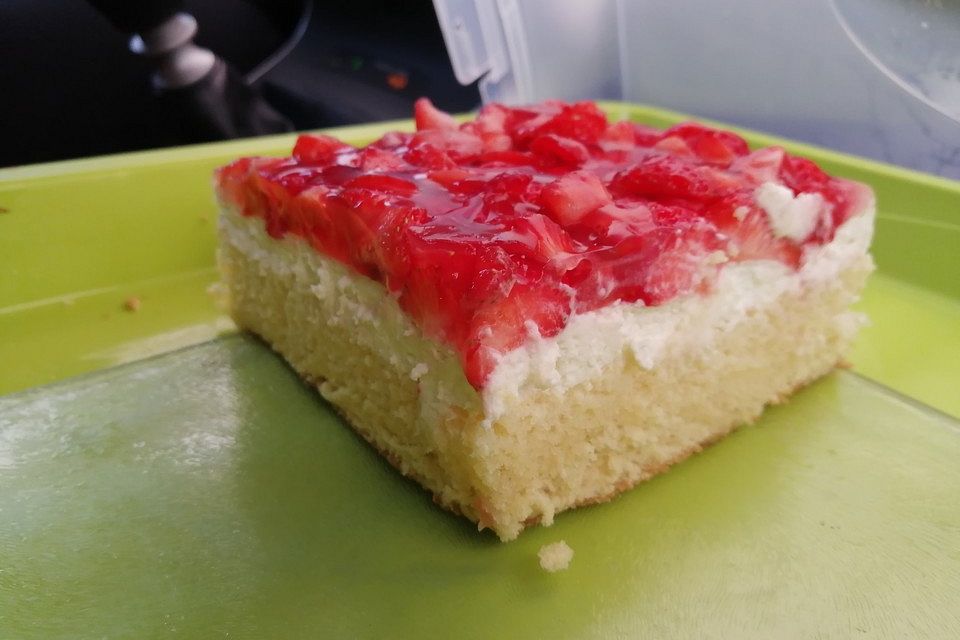 Erdbeerkuchen mit Quark und Sahne