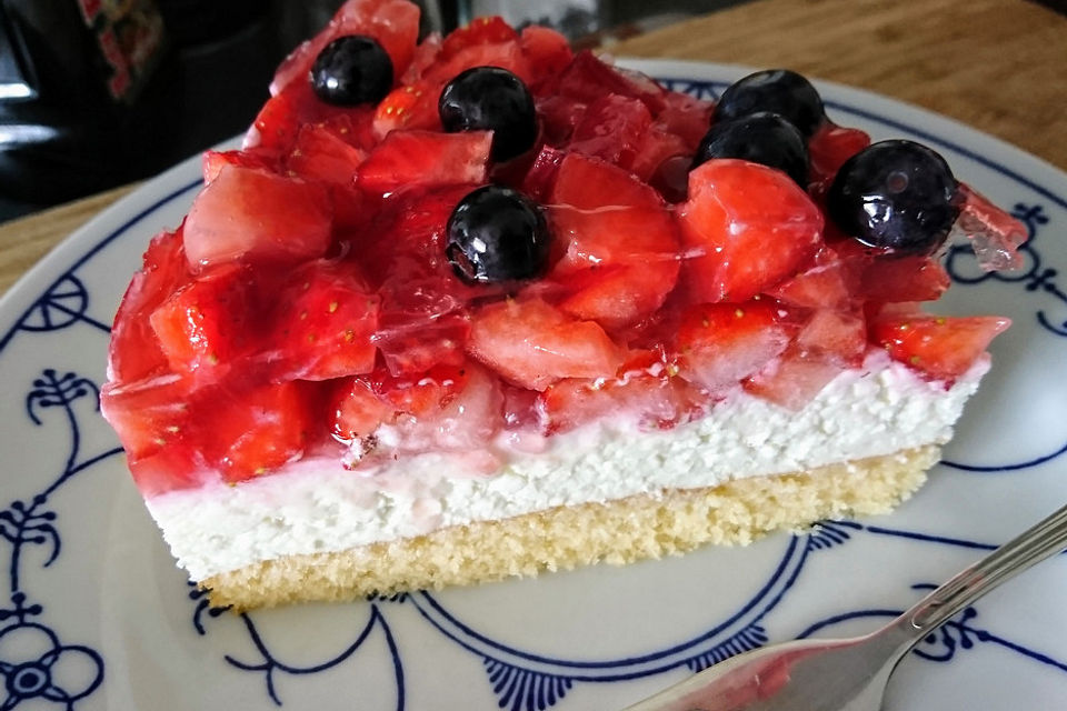 Erdbeerkuchen mit Quark und Sahne