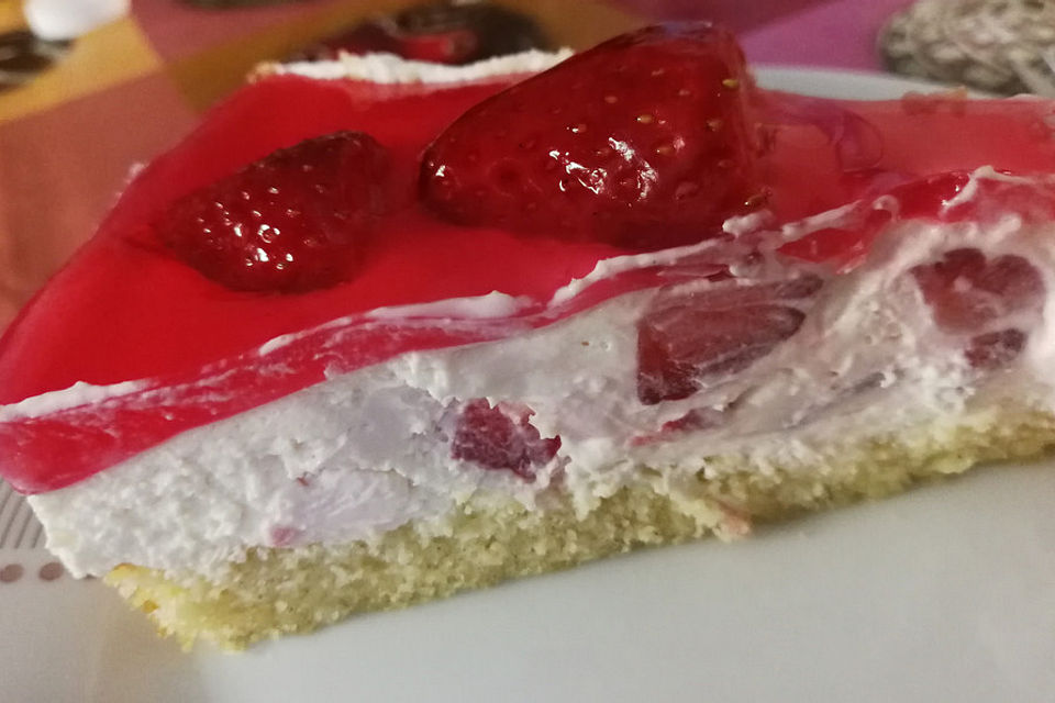 Erdbeerkuchen mit Quark und Sahne