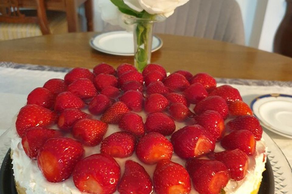 Erdbeerkuchen mit Quark und Sahne