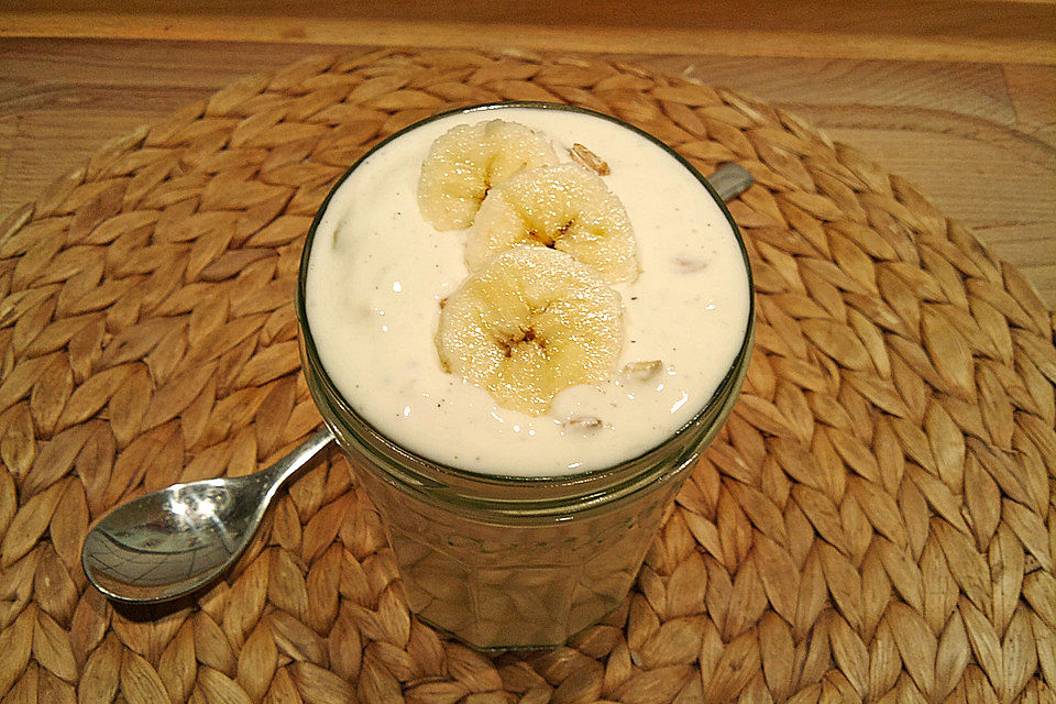 Frühstücksquark mit Orangensaft und Haferflocken