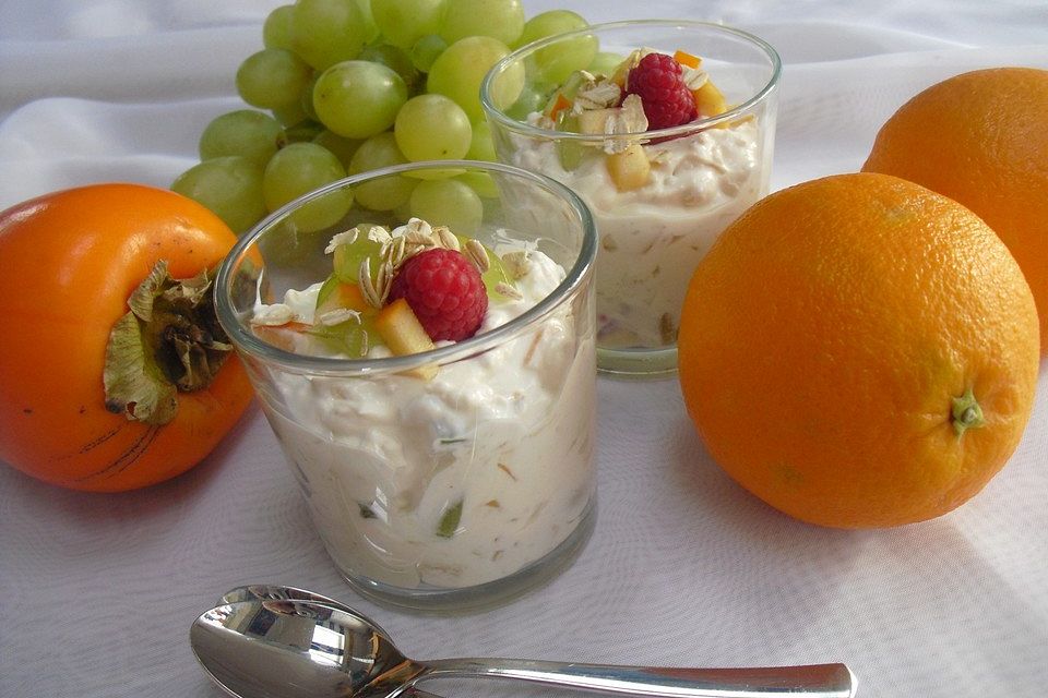 Frühstücksquark mit Orangensaft und Haferflocken