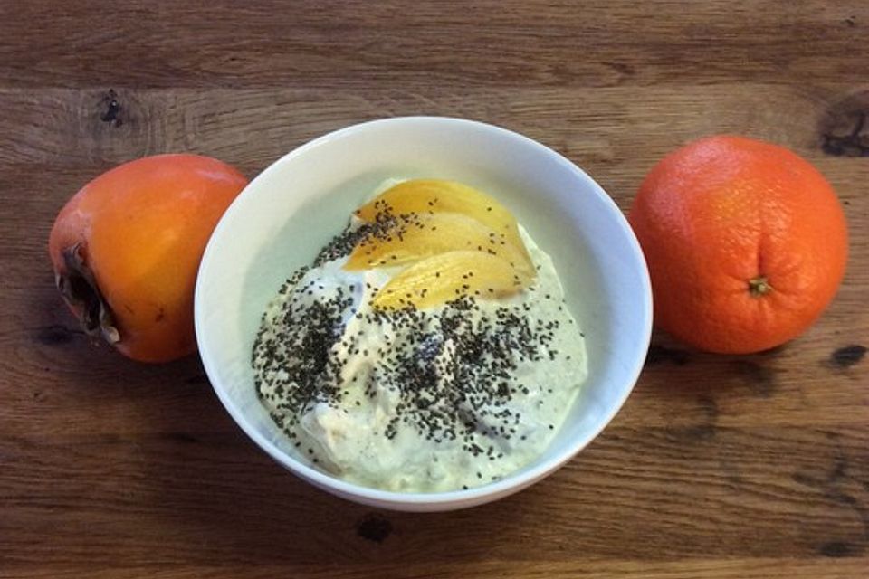 Frühstücksquark mit Orangensaft und Haferflocken