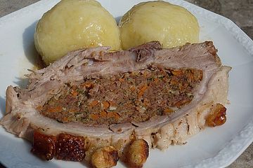 Gefüllter Schweinebauch (Bündla) mit fränkischer Dunkelbiersoße