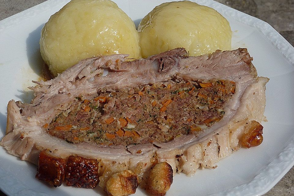 Gefüllter Schweinebauch (Bündla) mit fränkischer Dunkelbiersoße