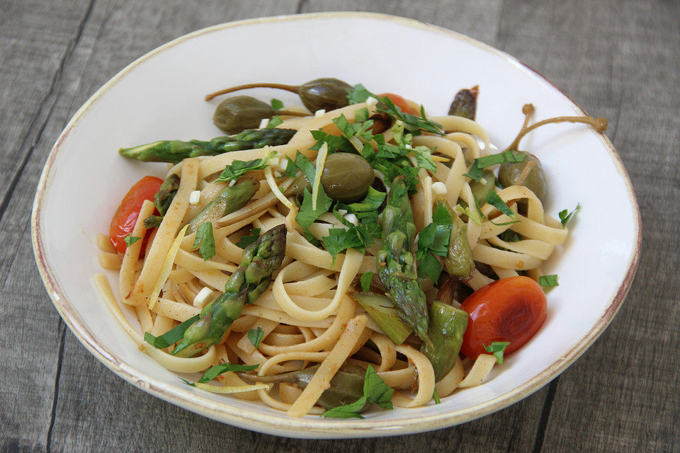 Linguine mit Spargel und Gremolata