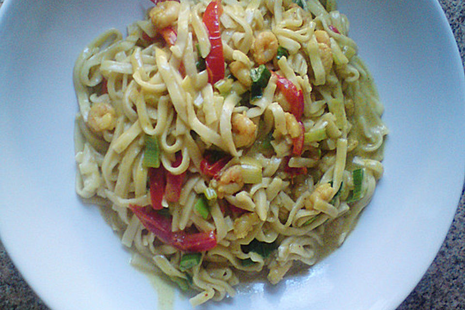 Curry-Shrimps-Sauce mit Mie-Nudeln Curry-Shrimps-Sauce mit Mie-Nudeln