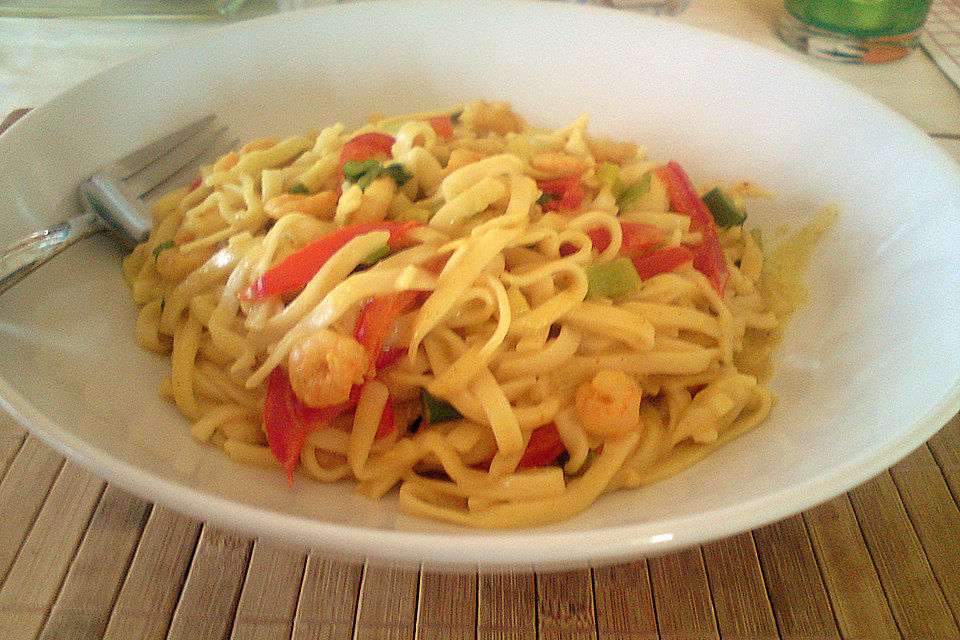 Curry-Shrimps-Sauce mit Mie-Nudeln Curry-Shrimps-Sauce mit Mie-Nudeln