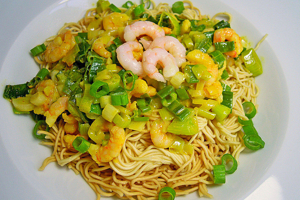 Curry-Shrimps-Sauce mit Mie-Nudeln Curry-Shrimps-Sauce mit Mie-Nudeln