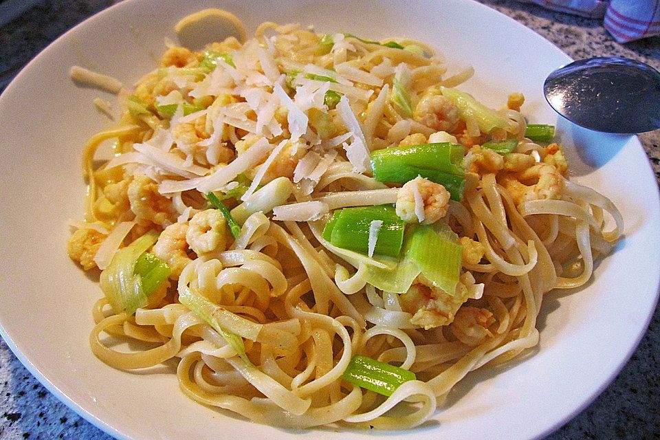 Curry-Shrimps-Sauce mit Mie-Nudeln Curry-Shrimps-Sauce mit Mie-Nudeln