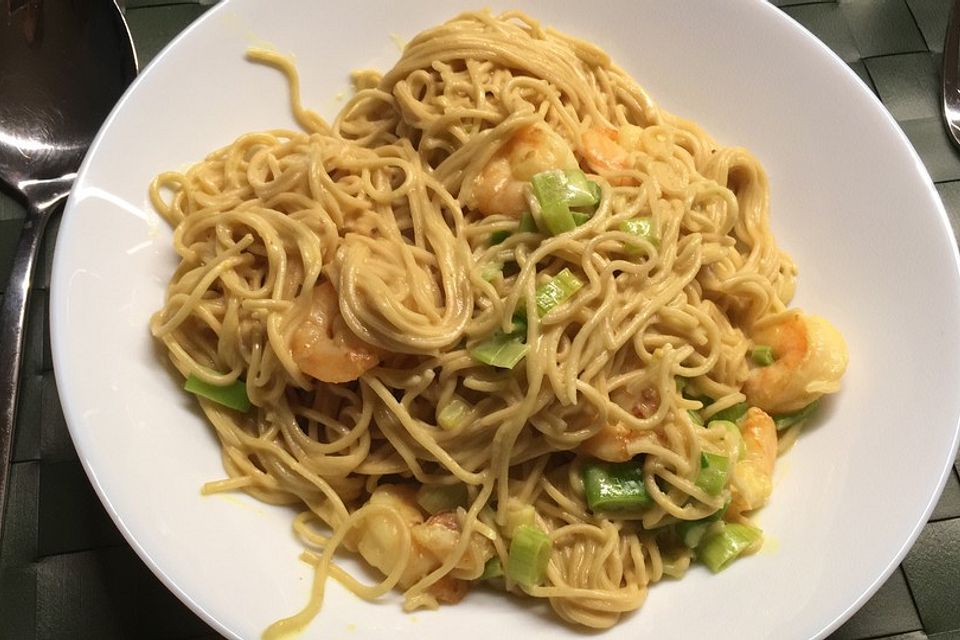 Curry-Shrimps-Sauce mit Mie-Nudeln Curry-Shrimps-Sauce mit Mie-Nudeln