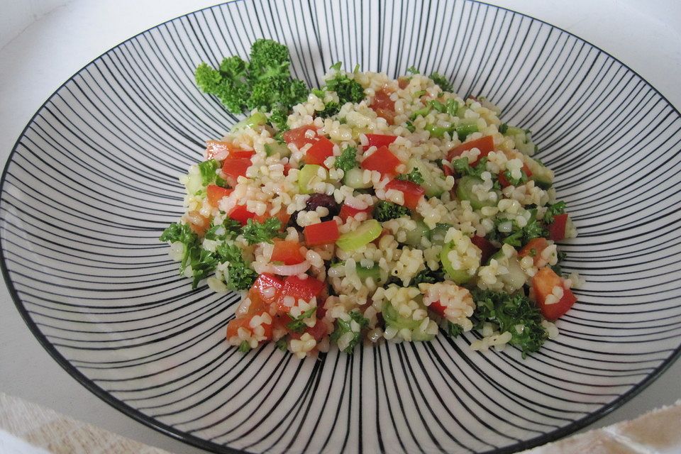 Tabouleh mit Bulgur und Rosinen