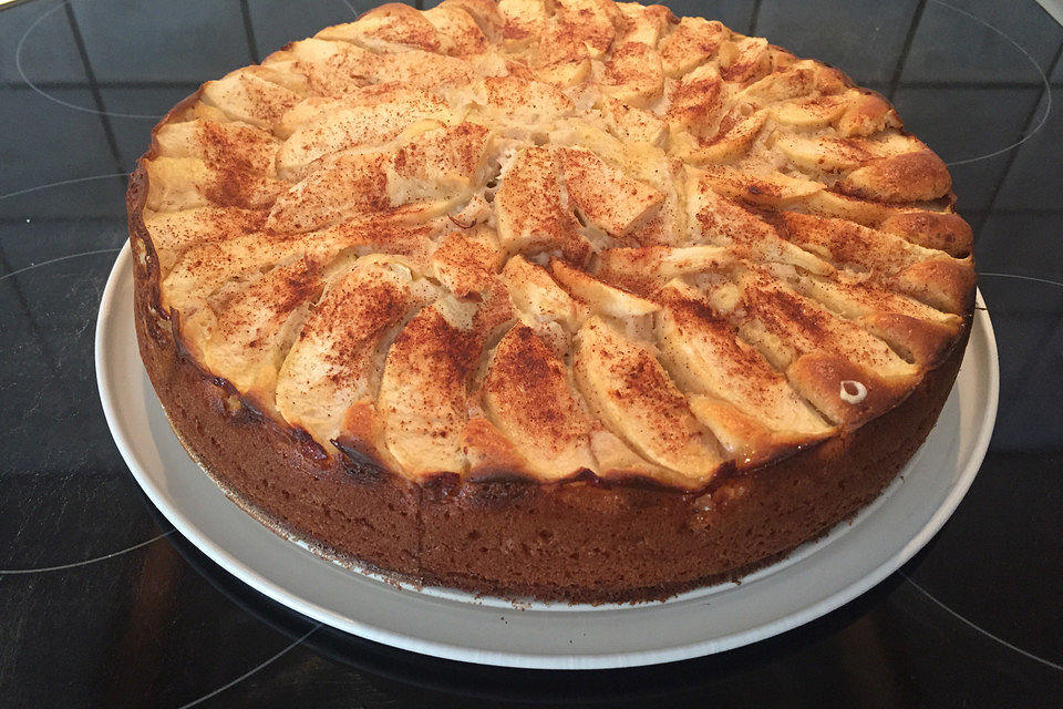 Schneller Apfel-Pudding Kuchen