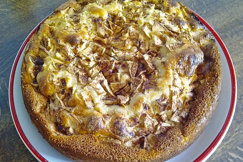 Schneller Apfel-Pudding Kuchen