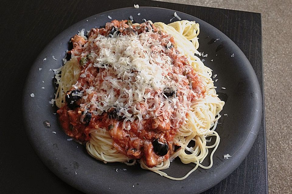 Spaghetti Puttanesca mit Thunfisch