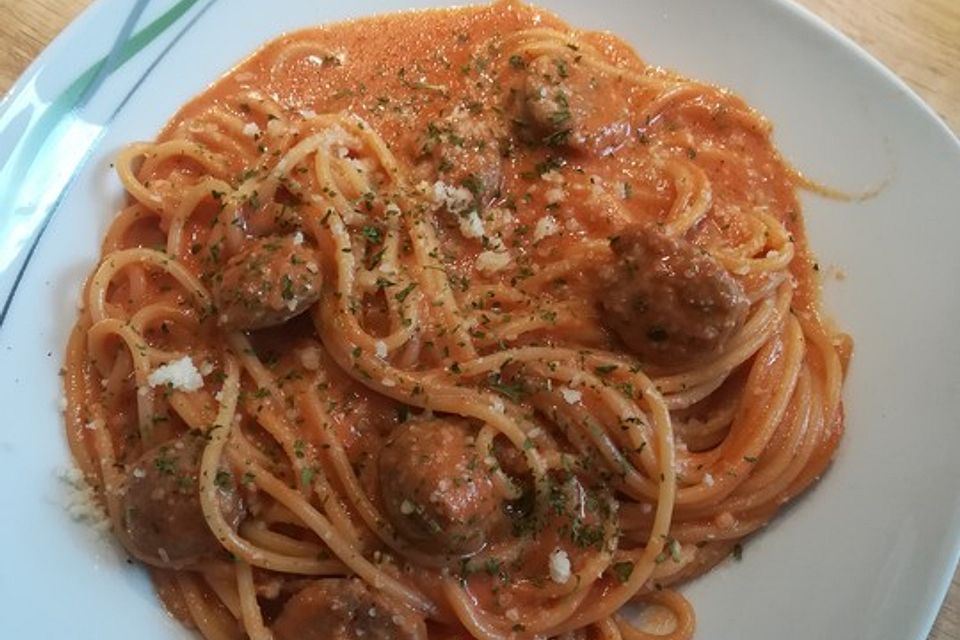 Spaghetti mit Hackbällchen