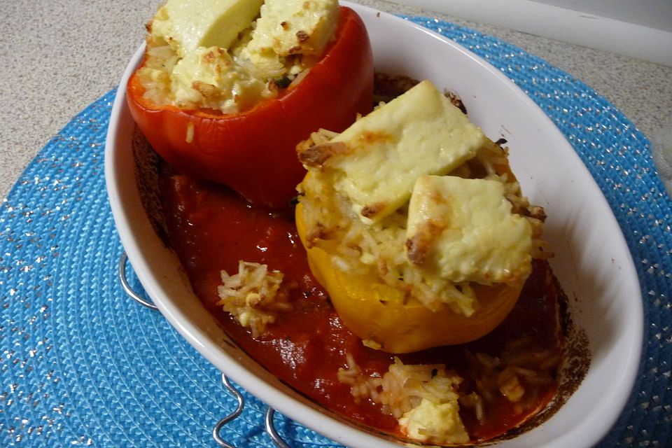 Gefüllte Paprika mit Reis und Zucchini