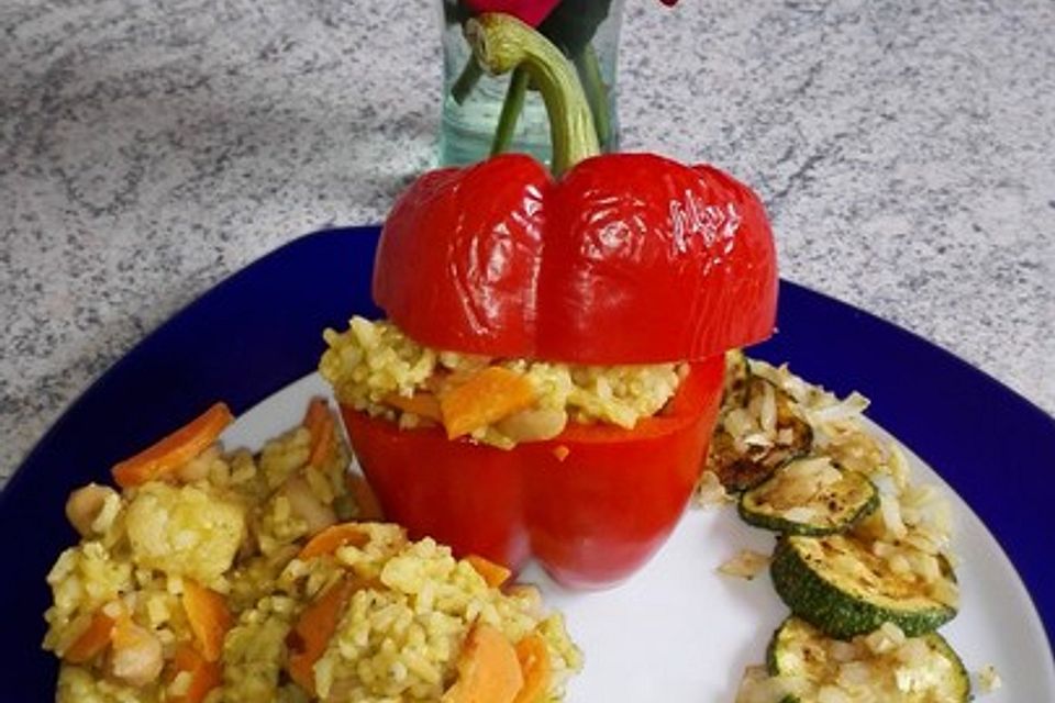 Gefüllte Paprika mit Reis und Zucchini