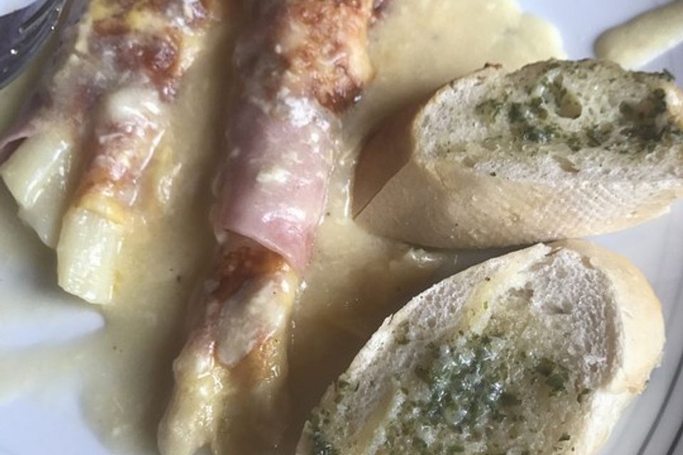 Überbackene Spargel-Schinken-Rollen