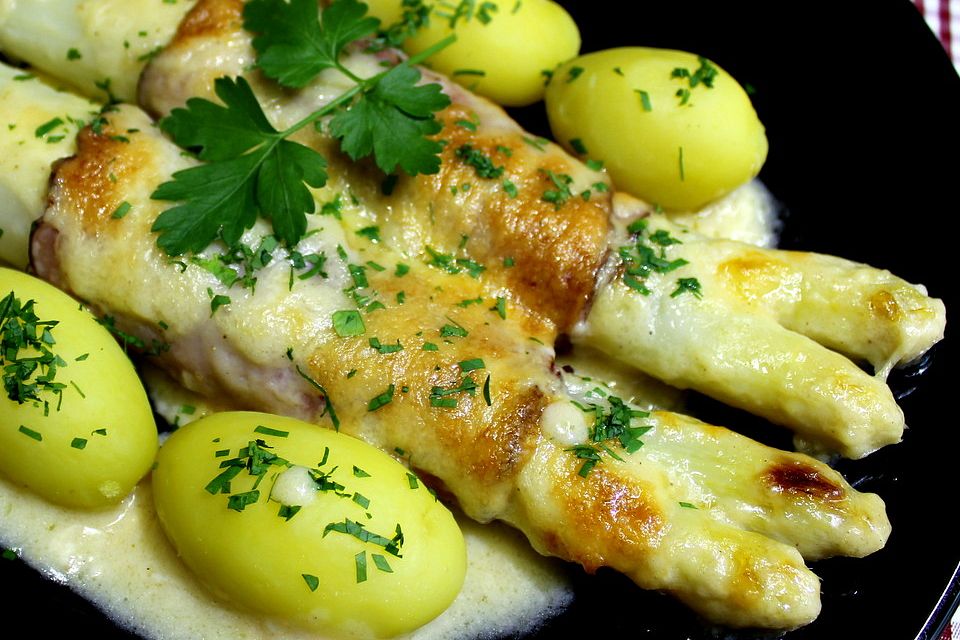 Überbackene Spargel-Schinken-Rollen