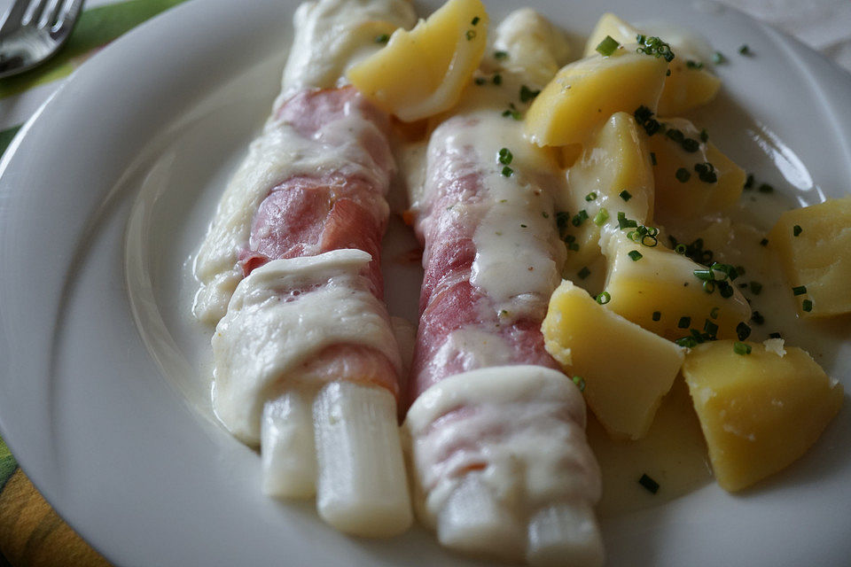 Überbackene Spargel-Schinken-Rollen