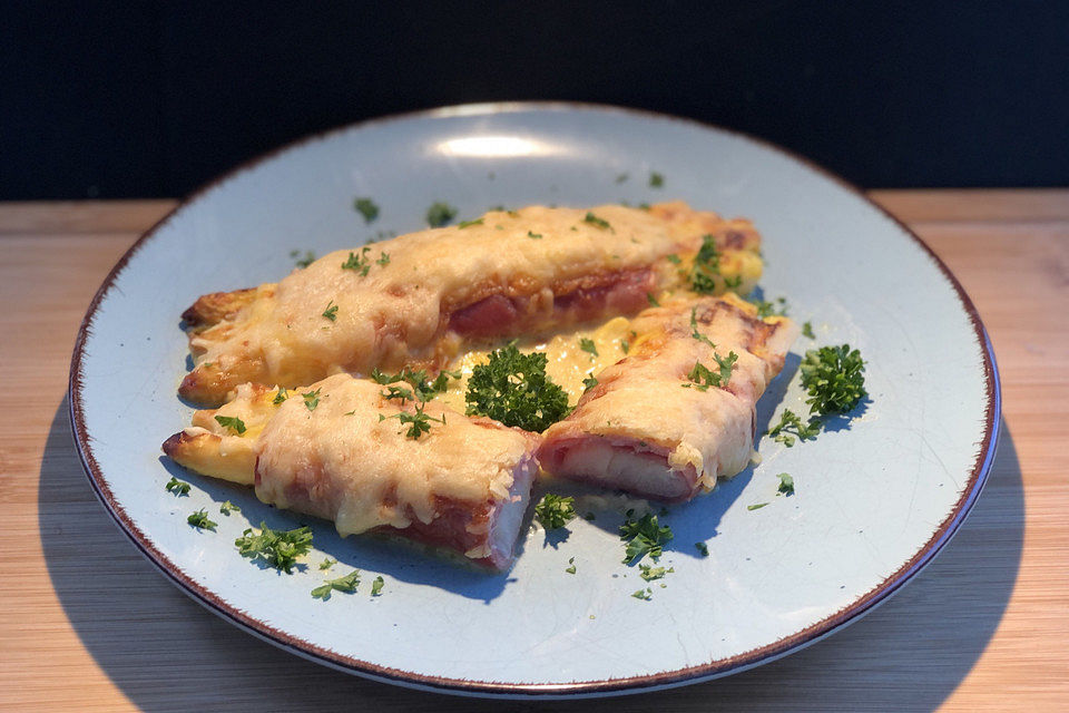 Überbackene Spargel-Schinken-Rollen