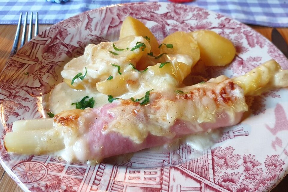 Überbackene Spargel-Schinken-Rollen