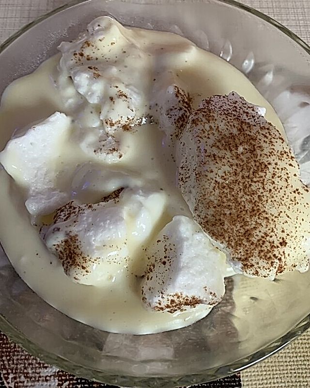 Vanille-Milchsuppe mit Schneeklößchen nach Uromas Art