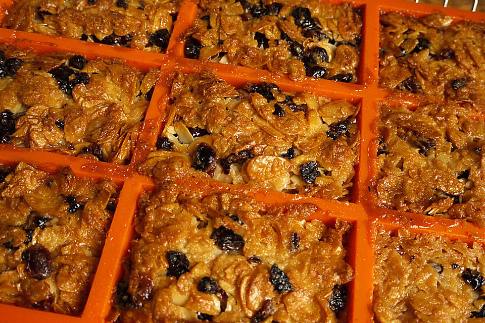 Mini-Kuchen mit Florentiner-Belag Mini-Kuchen mit Florentiner-Belag