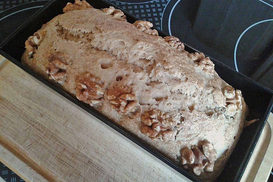 Bananenbrot mit dreierlei Nüssen