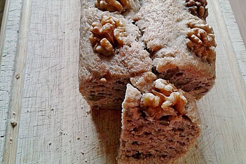 Bananenbrot mit dreierlei Nüssen