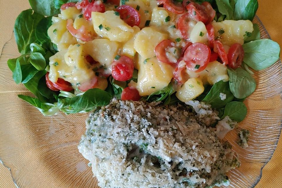 Kartoffelsalat mit Tomate und Feldsalat