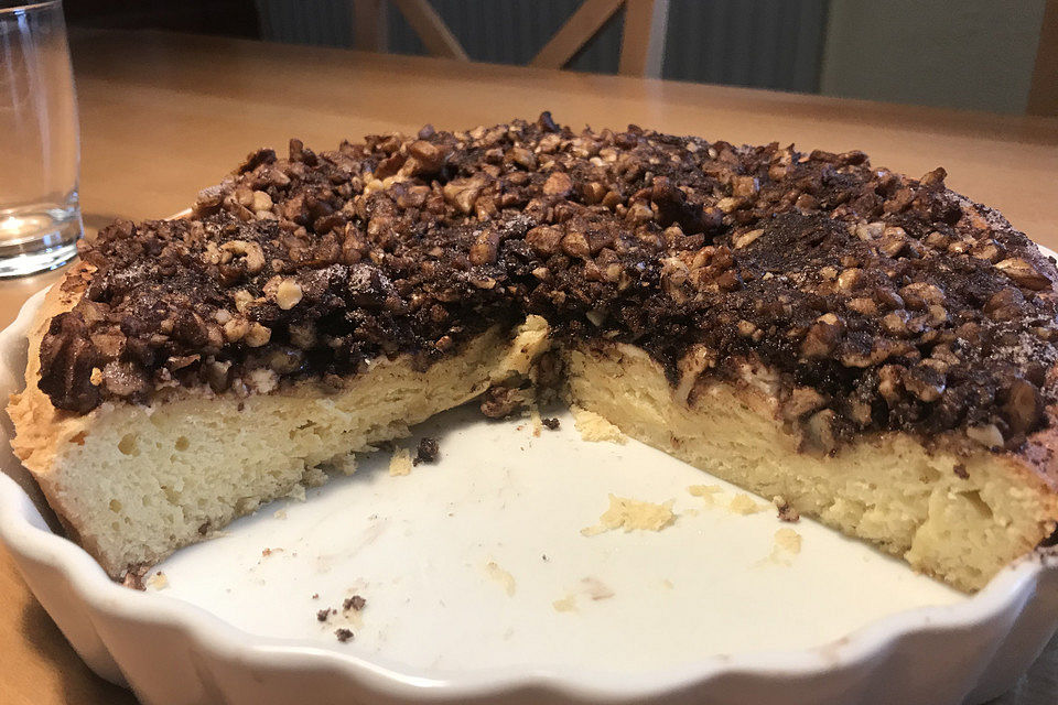 Hefe-Zimt-Nuss Blechkuchen